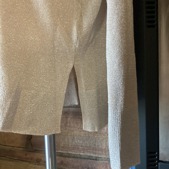 Gold Sparkle - Picture 2 of 4